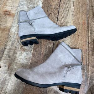 Sorel Farah Short beige gray Suede Kettle/Jet Boots Booties size 9.5